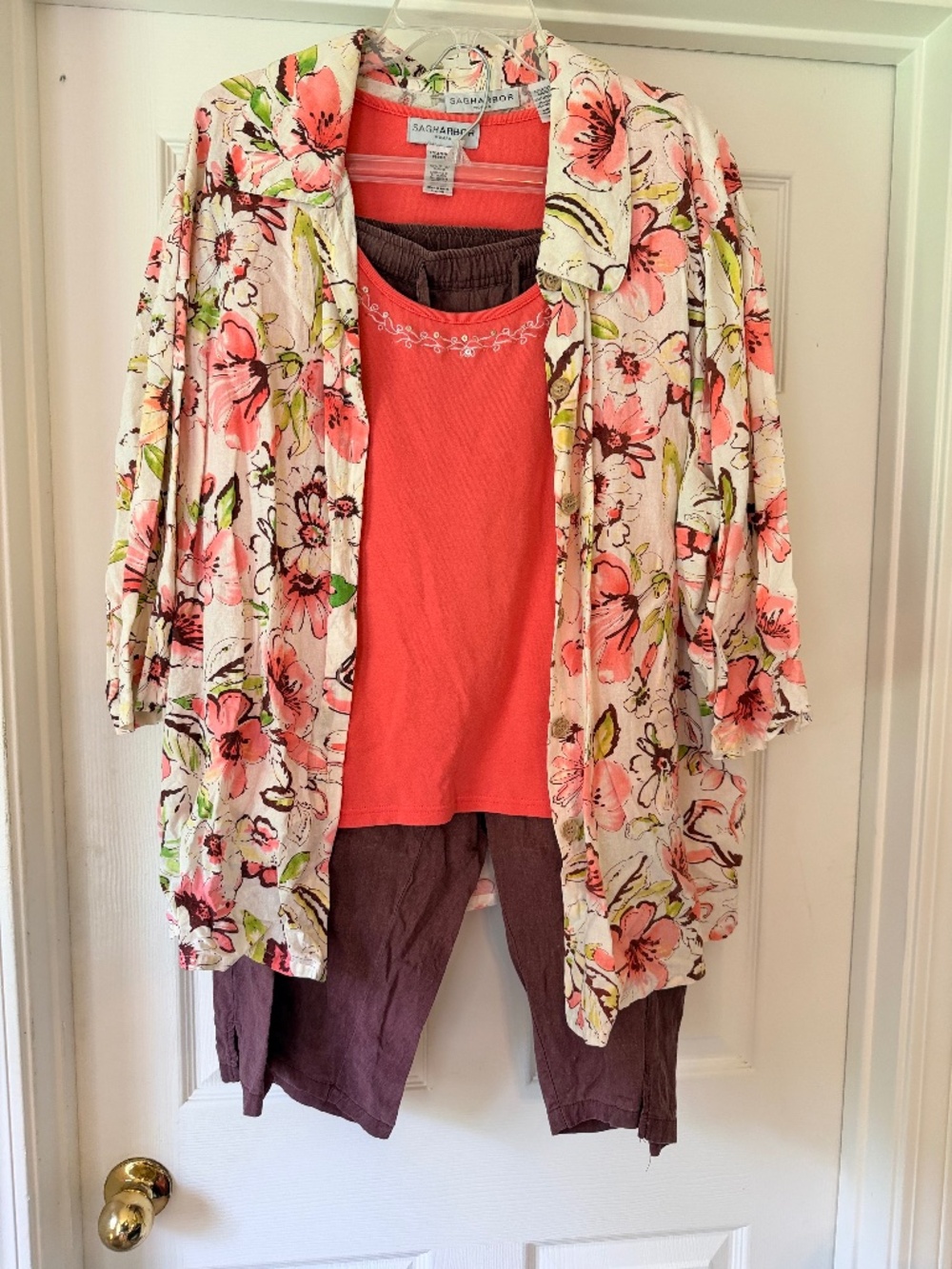 Sag Harbor Woman 3pc Set Floral Linen Blend Shirt Tank and Capris Pink Brown 2X